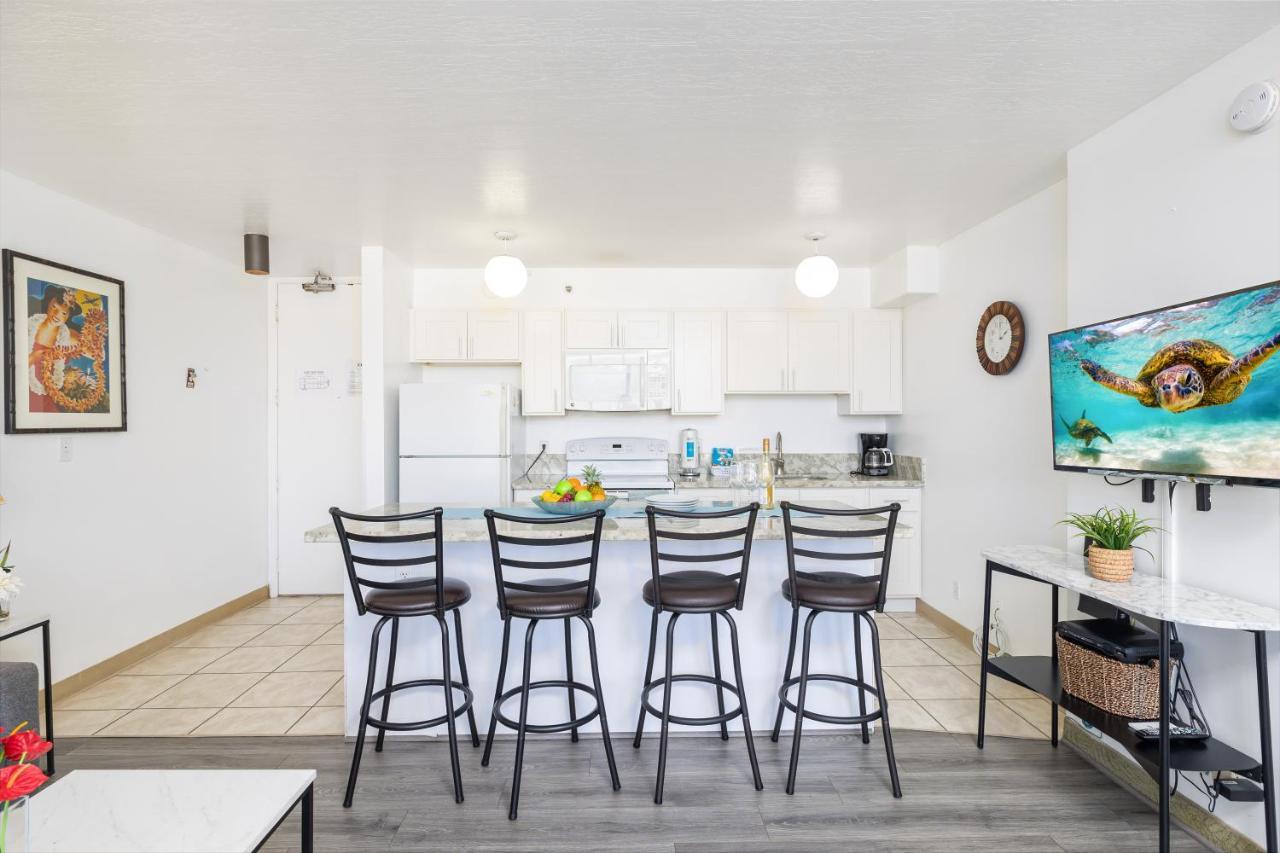 Waikiki Escapade Mountain Views Condo, Steps To Beach With Parking Perk Χονολουλού Εξωτερικό φωτογραφία